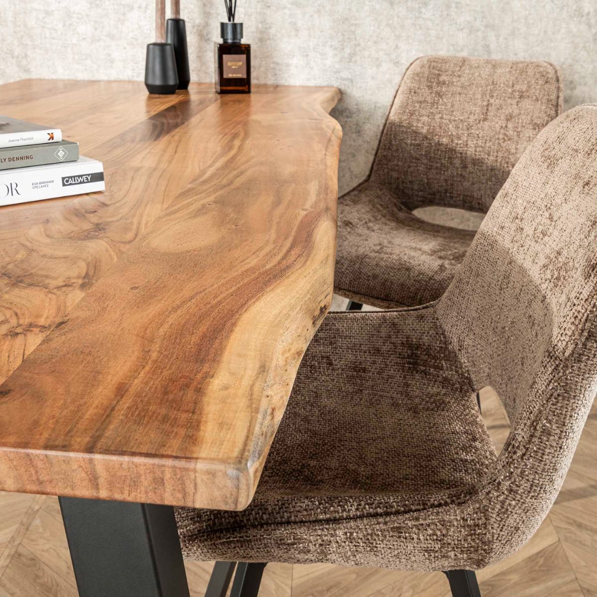 Ausziehbarer Esstisch 180 x 90 cm aus Akazienholz – Baumstammform mit U-Rahmen aus Stahl für 6 Personen 3