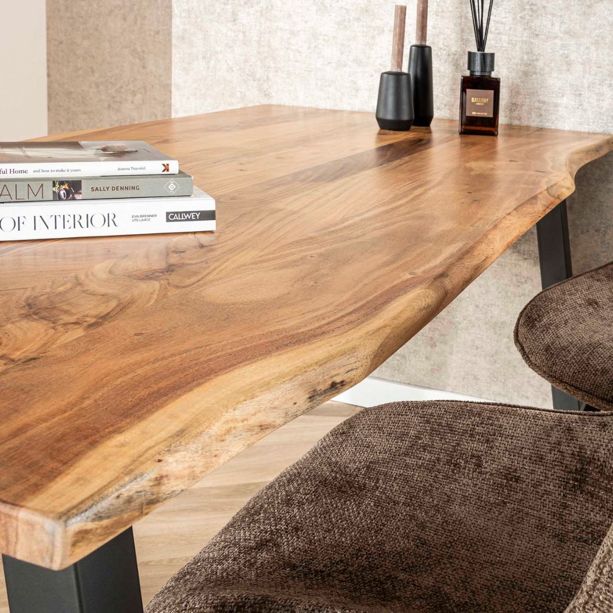 Ausziehbarer Esstisch 180 x 90 cm aus Akazienholz – Baumstammform mit U-Rahmen aus Stahl für 6 Personen 4