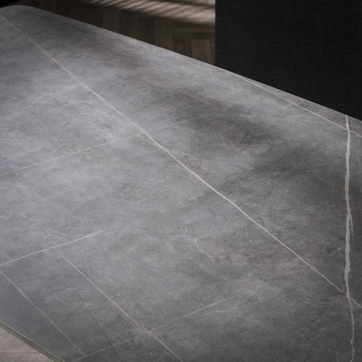 Ausziehbarer Esstisch 140 x 80 cm mit grauer Keramiktischplatte und Metallgestell – Ideal für kleinere Räume 2