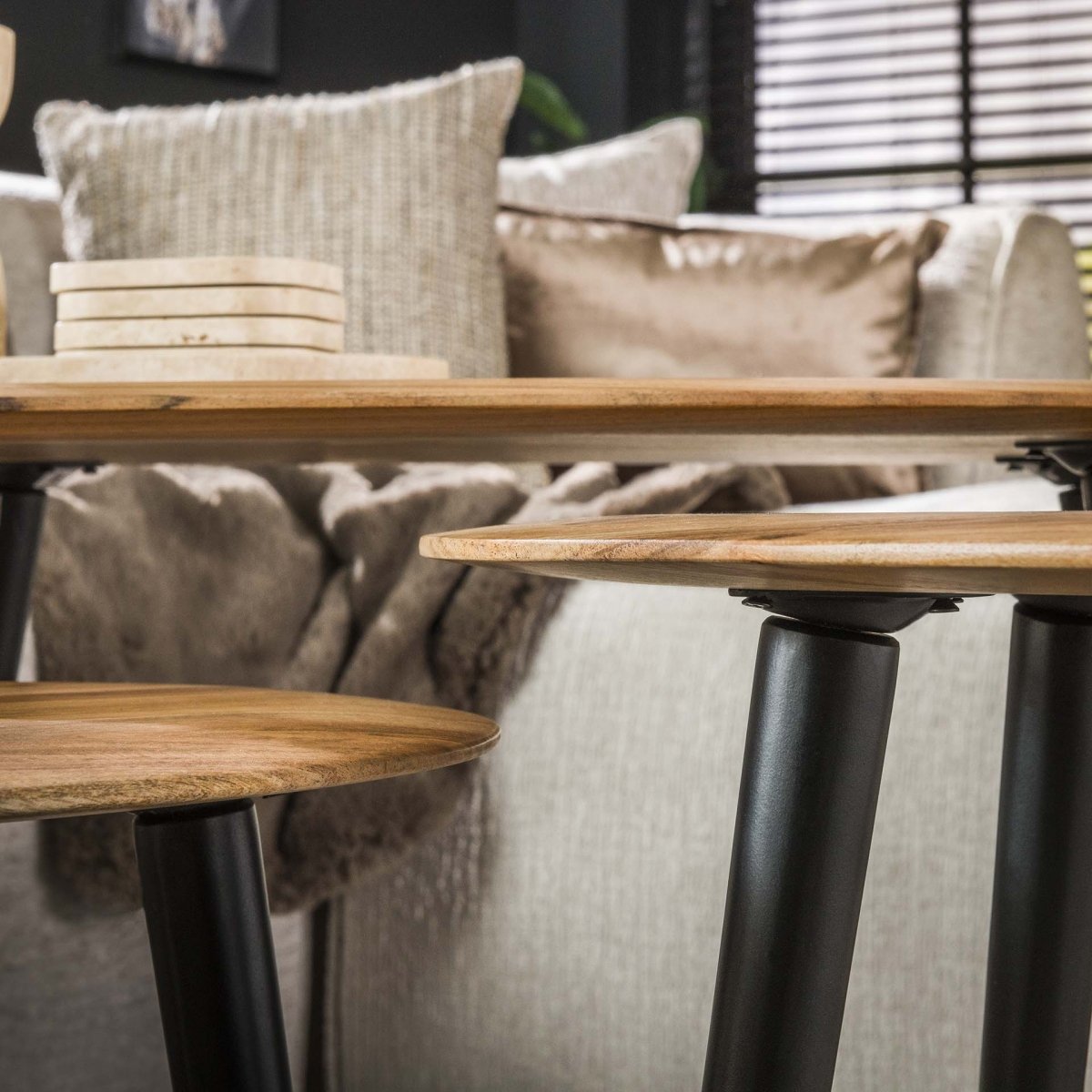Couchtisch Set 3er aus Massivem Akazienholz – Natur, Größte Tisch 90 x 55 cm, Stabile Metallbeine 2