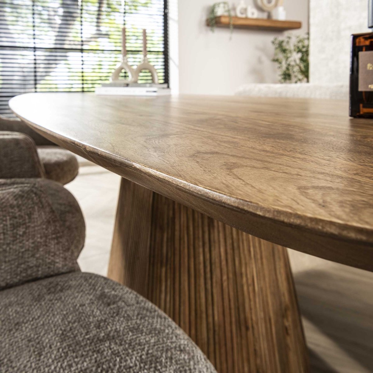 Esstisch 215 x 105 cm aus Mangoholz mit Wellenmuster – für 6–8 Personen, sandfarbene matte Oberfläche 5