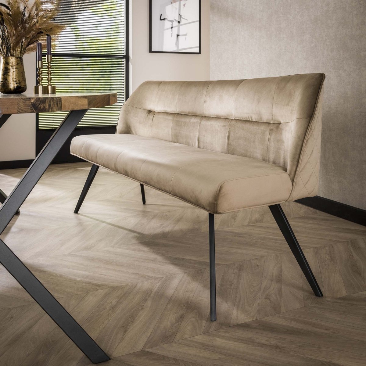 Esszimmersofa aus Samt mit Steppnähten – Hoher Sitzkomfort für stilvolle Esszimmer 0