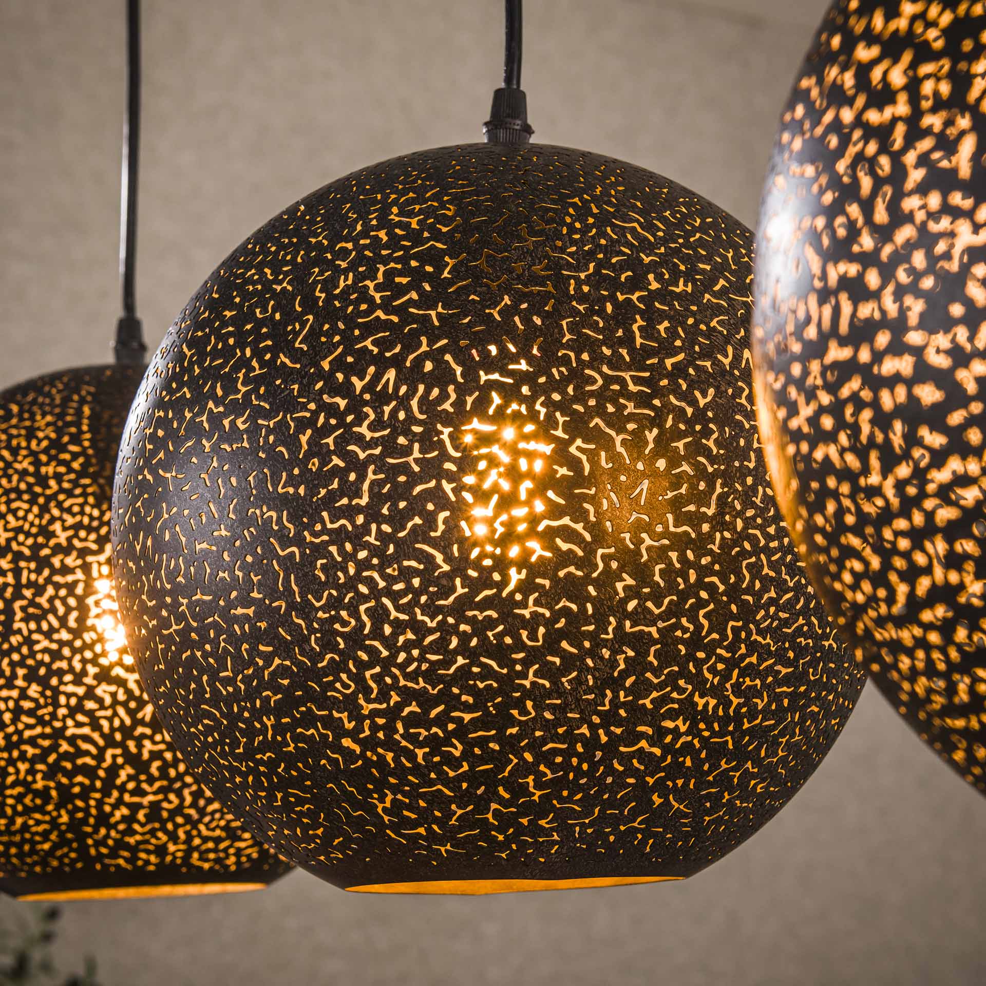 Pendelleuchte Schwarz 4-flammig Ø25 cm Höhenverstellbar bis 150 cm – Moderne Hängelampe aus Metall für stilvolle Beleuchtung 2