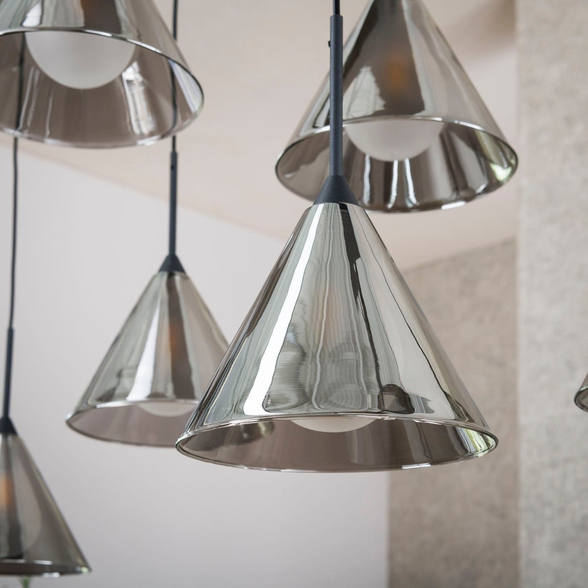 Pendelleuchte Schwarz mit 7 Höhenverstellbaren Rauchglas-Schirmen – Ø 18 cm, bis 150 cm Höhenverstellbar für Elegante Beleuchtung 2