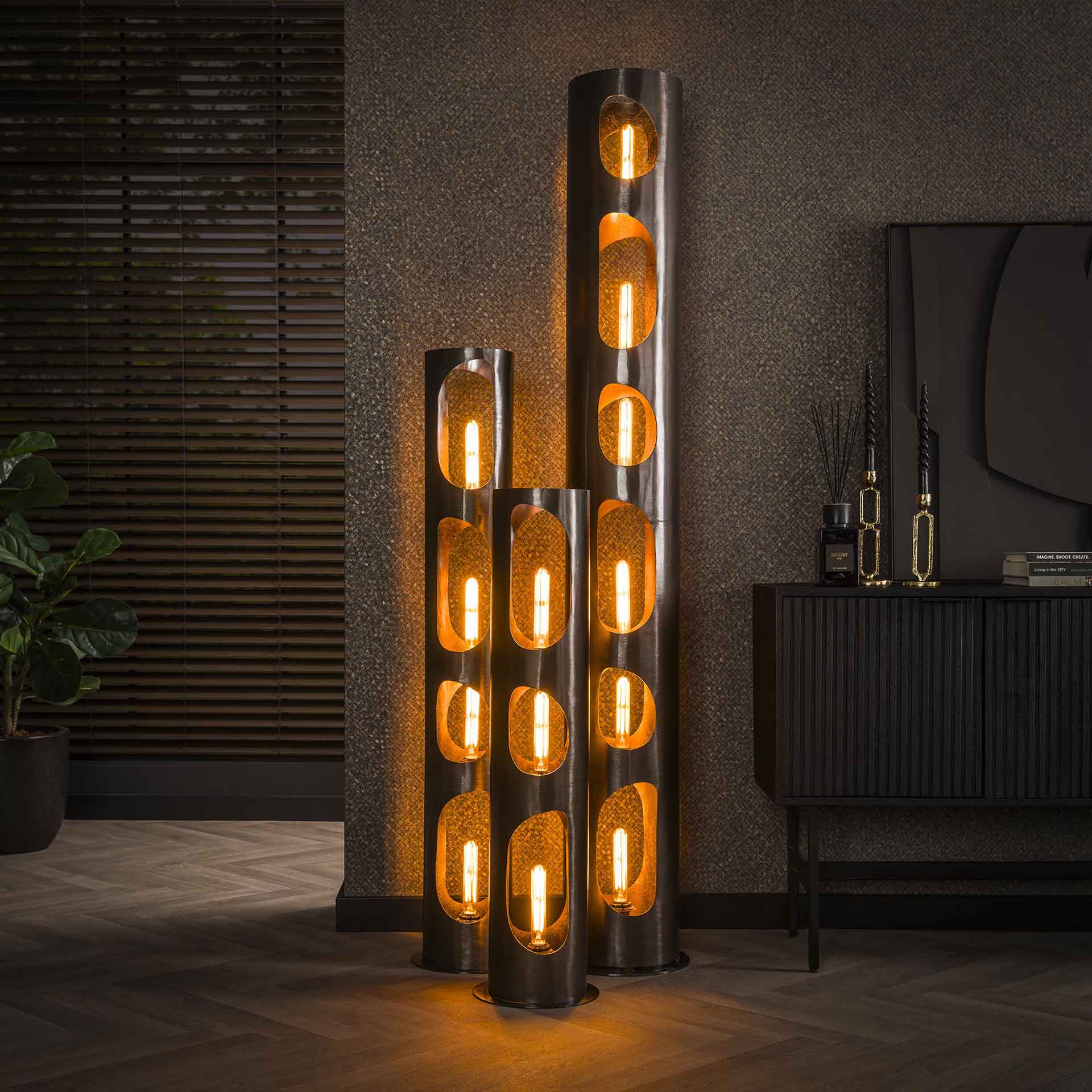 Stehleuchte 111 cm mit 3 Lichtquellen aus Metall – Minimalistische Lampe mit organischen Formen, Durchmesser 25 cm 4