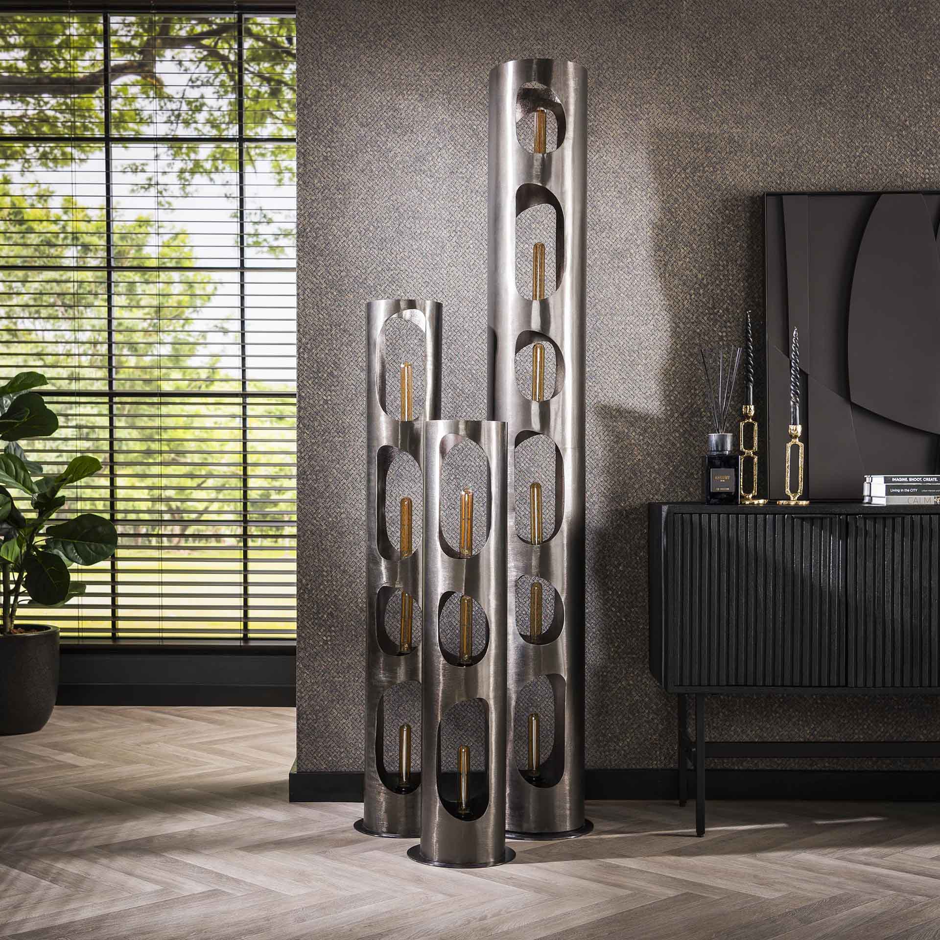 Stehleuchte 111 cm mit 3 Lichtquellen aus Metall – Minimalistische Lampe mit organischen Formen, Durchmesser 25 cm 5