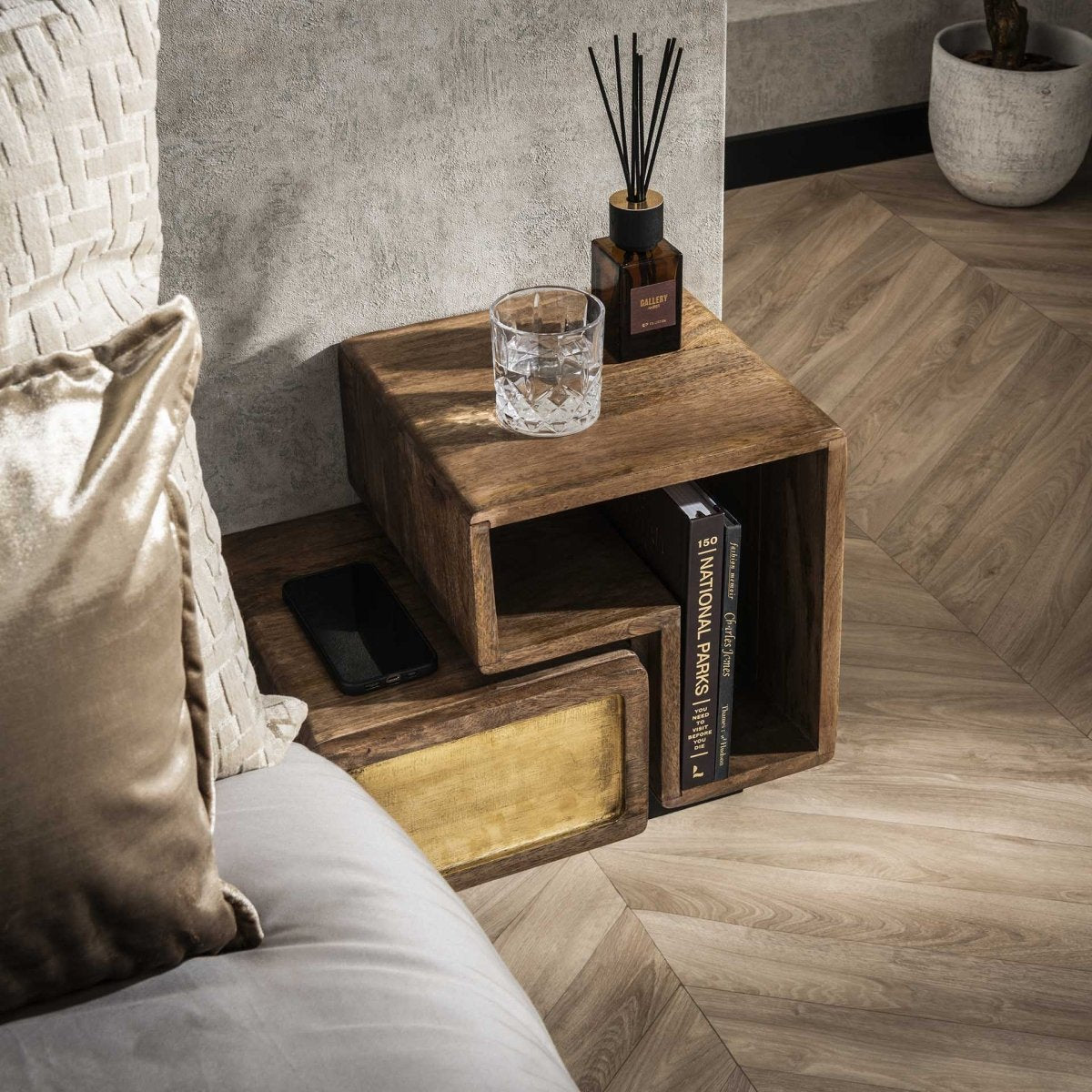 Wand-Nachtkastchen Set aus massivem Mangoholz mit Messingverkleidung – 42 x 30 x 30 cm, Schublade und offenes Fach 7