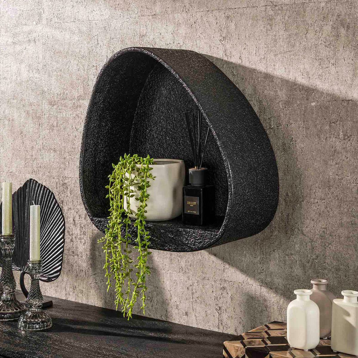 Dreieckiges Wandregal 42 x 21 x 45 cm aus Grau Metall – Modernes Regal für kleine Räume 0 