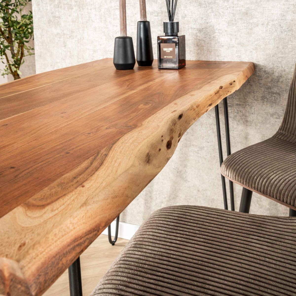 Stehtisch aus Akazienholz mit Metallgestell – Bartisch 130 x 70 cm für Küche oder Essbereich, natürlich geformte Tischplatte 1