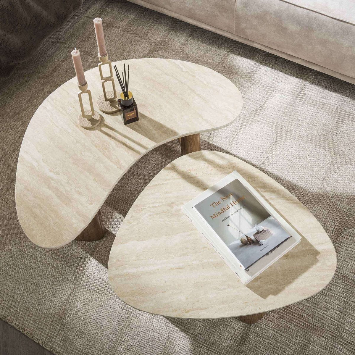 Couchtisch Set 2er aus Holz mit Keramikplatte Travertinoptik 88 x 44 x 36 cm – Organisch geformt, vielseitig einsetzbar 1
