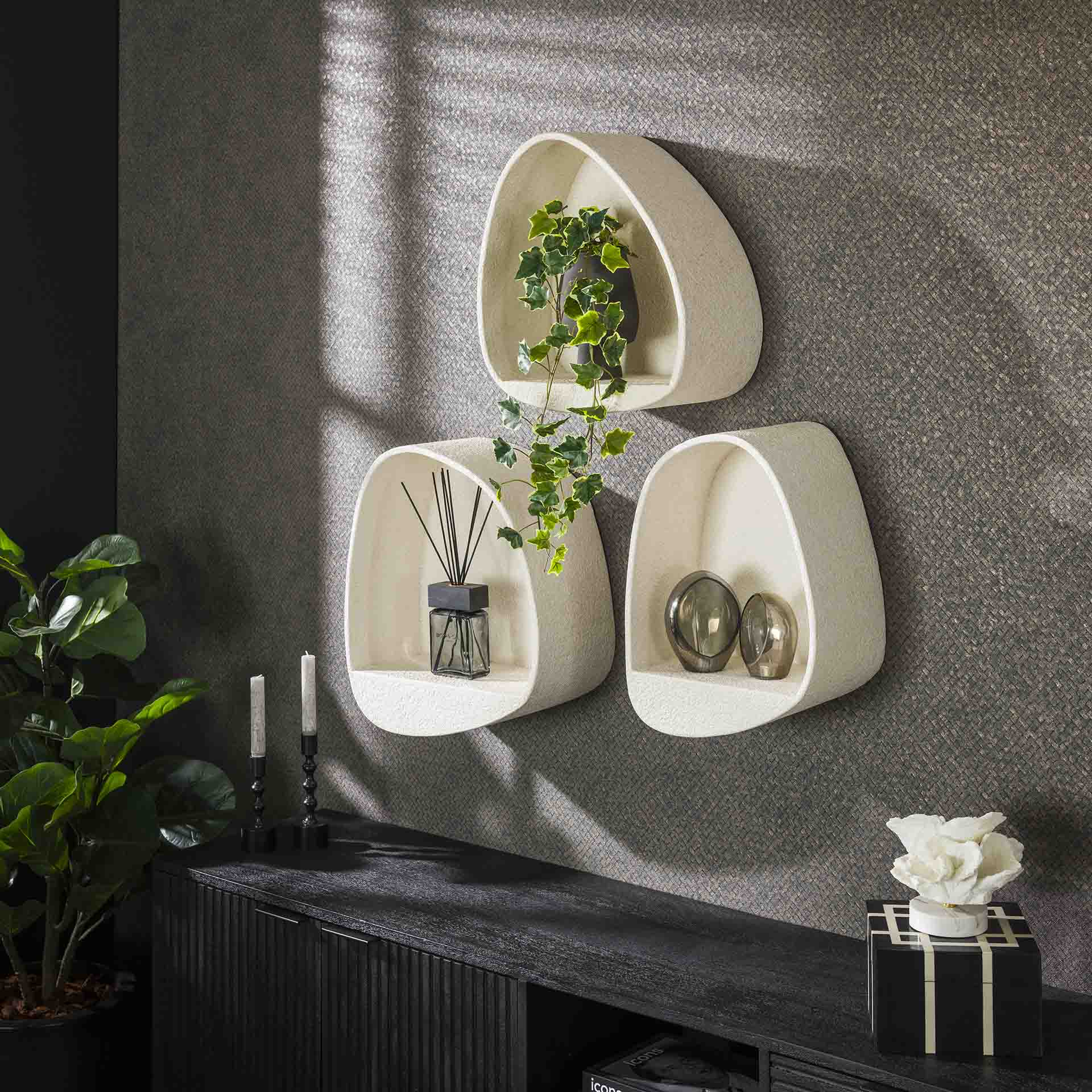Dreieckiges Wandregal aus Marmorverbundstoff – Elegantes Design, einfache Montage, vielseitig kombinierbar, ideal für kreative Wandgestaltungen 1