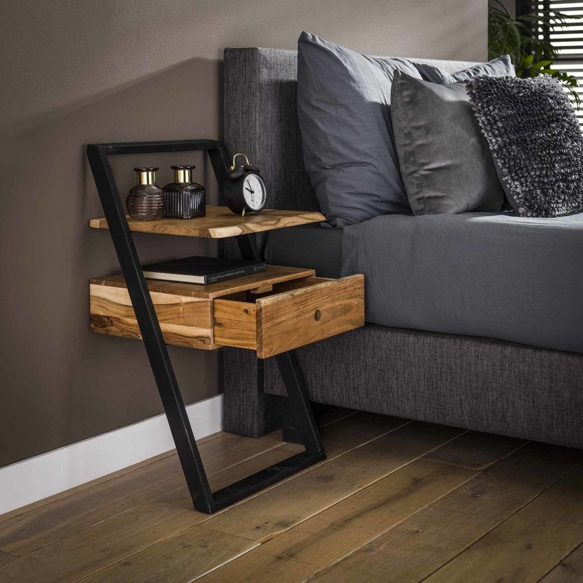 Nachttisch aus Akazienholz mit 1 Schublade – Industrieller Stil, Platzsparendes Design, Metallrahmen 0