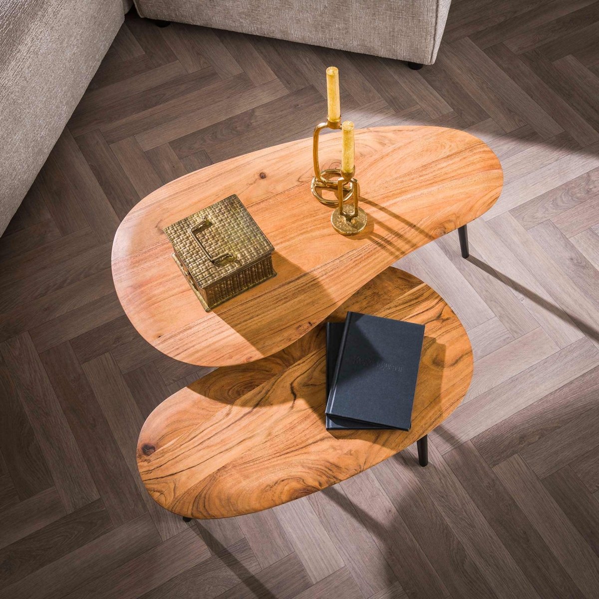 Organisches Couchtisch-Set Elvie aus Akazienholz – 2 Dreieckige Tische für Wohnzimmer, Funktional und Stilvoll 1