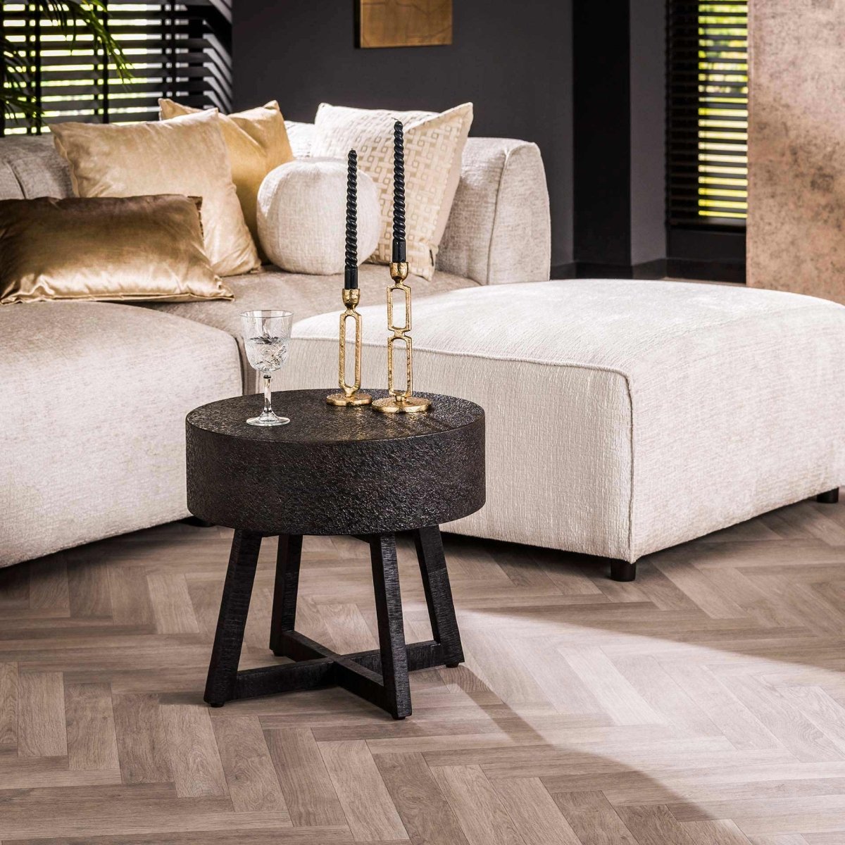 Runder Couchtisch Ø50 cm aus schwarzem Akazienholz – Vielseitig für modernes Wohnzimmer 0