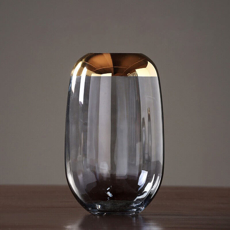 Glasvase mit Goldrand