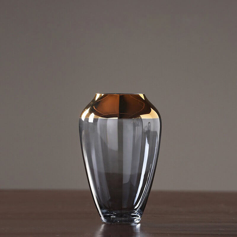 Glasvase mit Goldrand